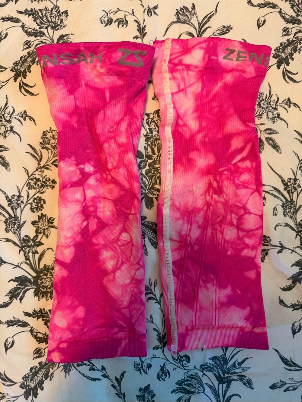ZENSAH Pink Tie-Dye Compression Sleeves